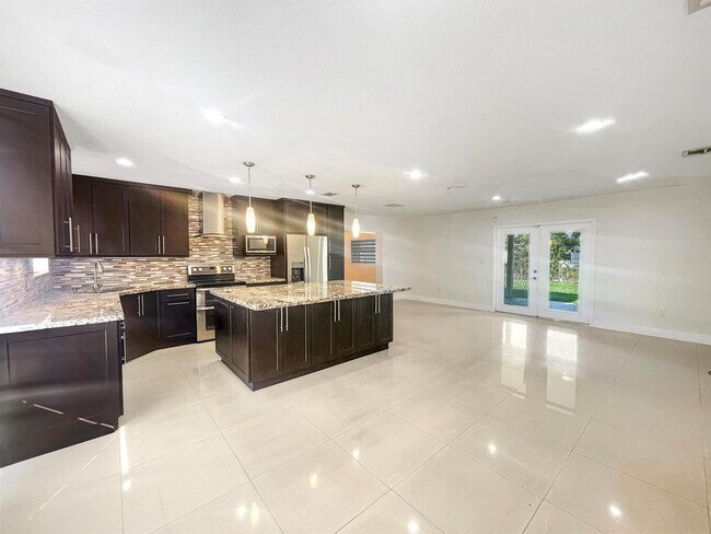 Foto del edificio - 17621 NW 47th Ct