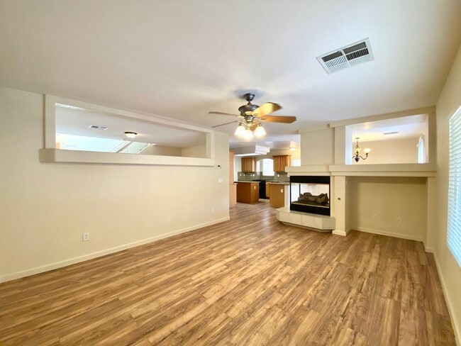 Building Photo - 7466 Jacaranda Leaf St