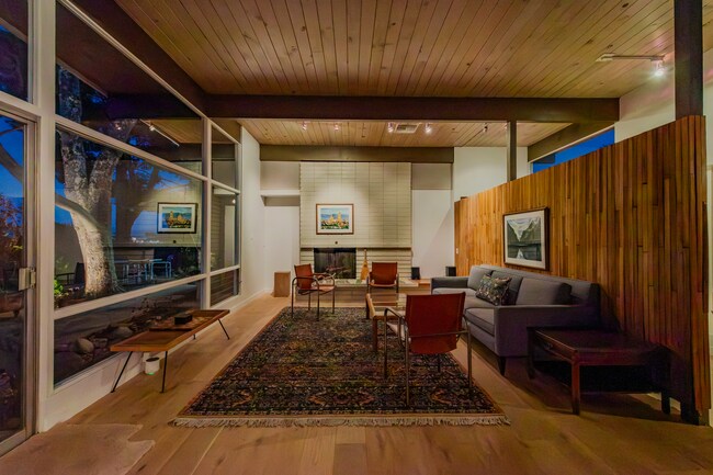 Foto del edificio - 16703 Alginet Pl