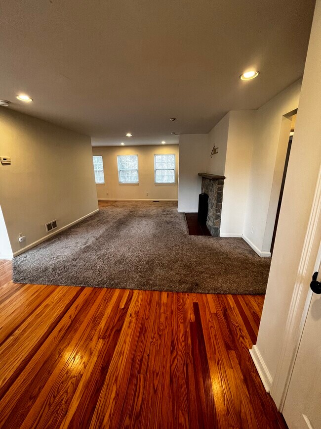 Foto del edificio - 137 Wrenwood Ln