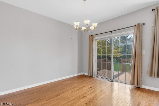 Foto del edificio - 107 Gladstone Dr