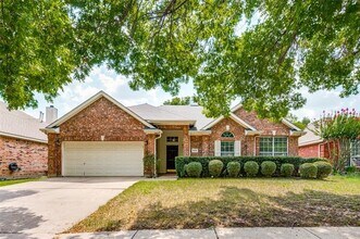 Building Photo - 4849 Gloucester Dr