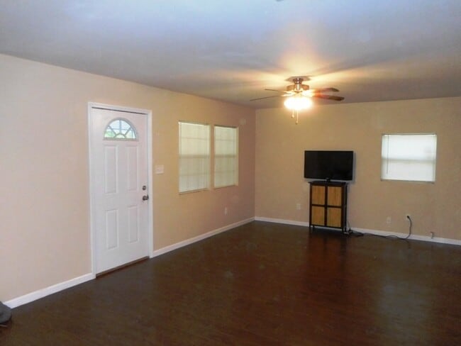 Building Photo - 1668 Pepper Dr