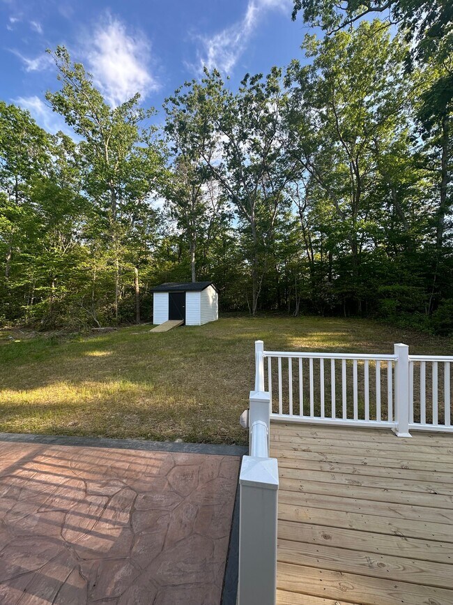 Foto del edificio - 130 Poplar Ln