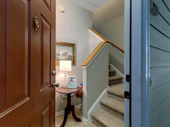 Foto del edificio - 708 Spring Heights Ln