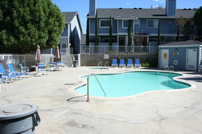 Foto del edificio - 26119 Frampton Ave