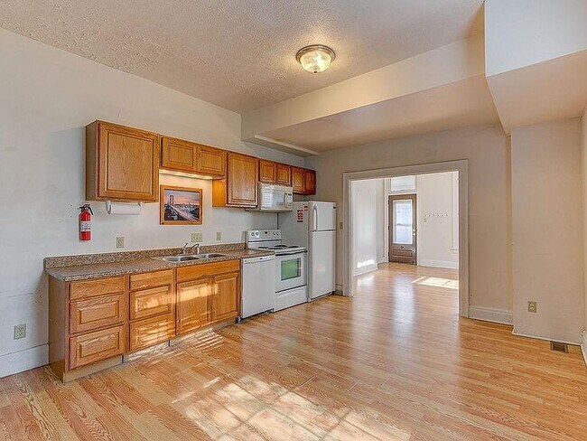 Building Photo - 208 N Beech St