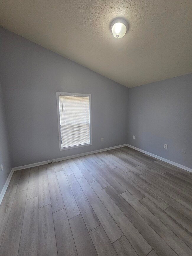 Foto del edificio - 3347 Clearbrook St