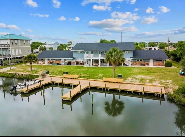 Foto del edificio - 109 Cedar Ln