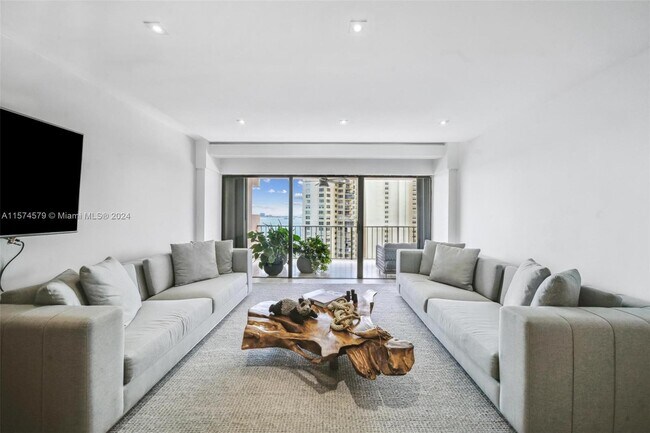 Foto del edificio - 1800 NE 114th St