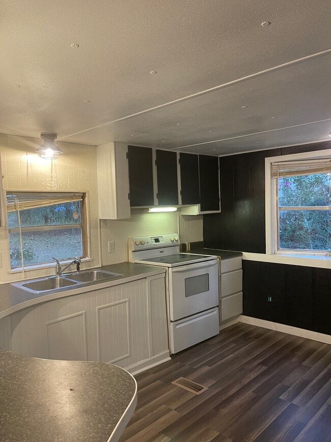 Foto del edificio - 2315 Geri Ann Ln