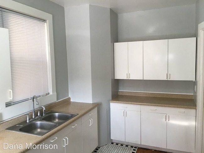 Foto del edificio - 129-129 N 2nd Ave E