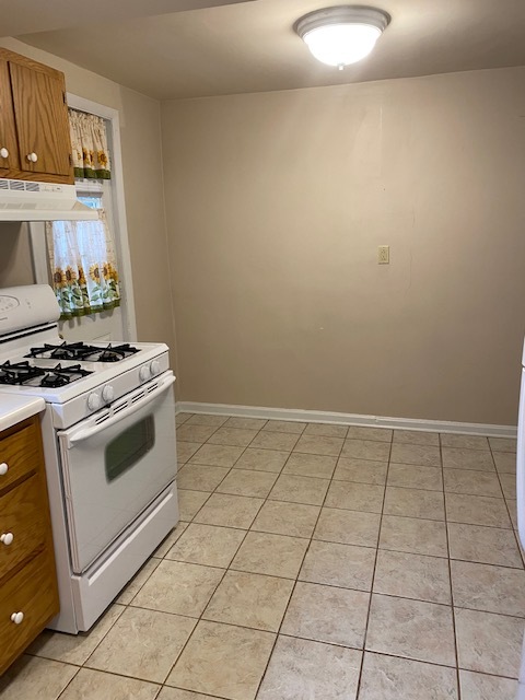 Eat-in Kitchen Area - 927 Melrose Ave