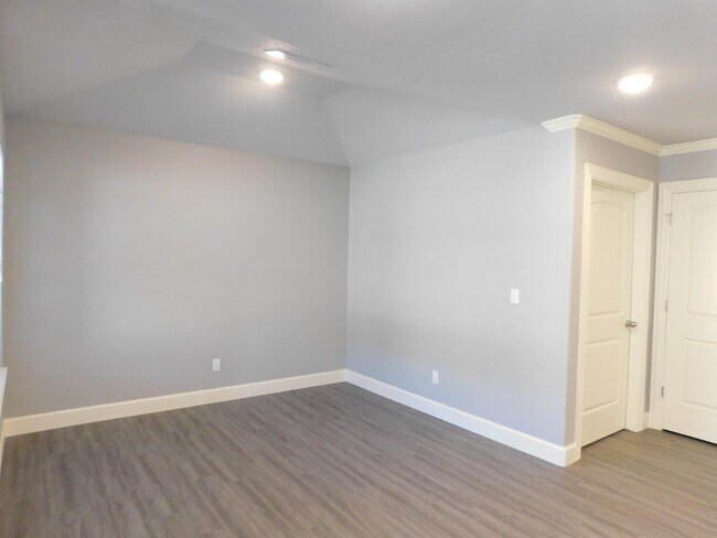 Foto del edificio - 4400-9018 Rogers Ave