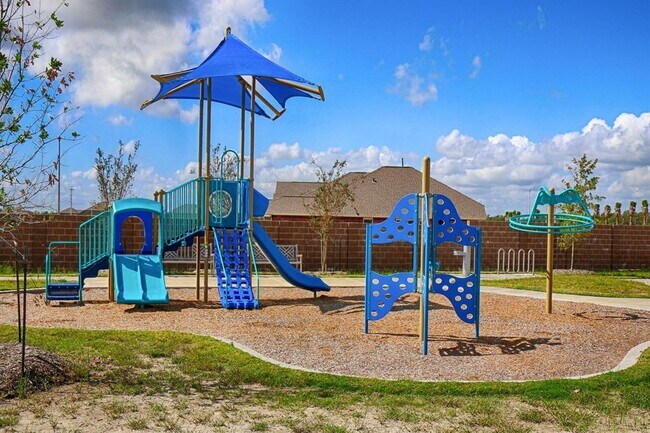 Building Photo - 3121 Banyan Dr