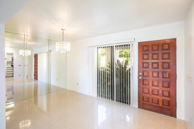 Foto del edificio - 255 E Avenida Granada