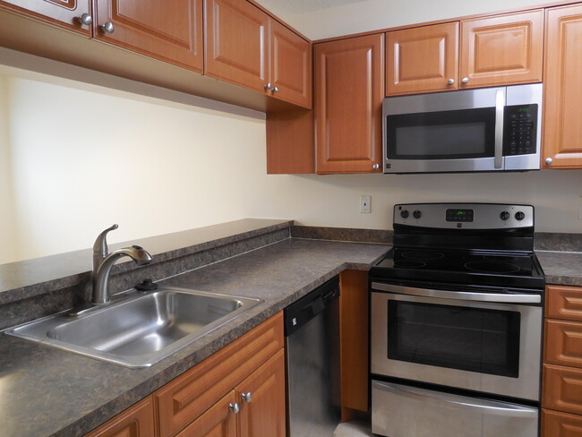 Building Photo - 20204 Glenmoor Dr