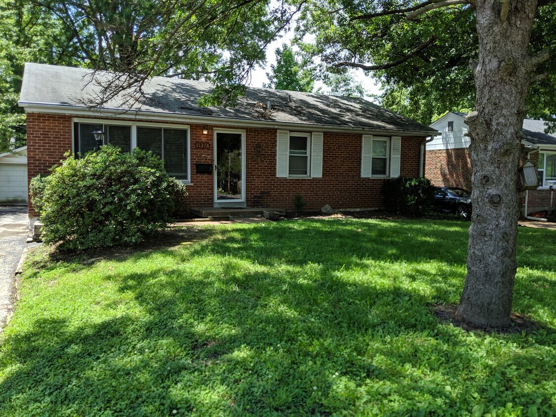Primary Photo - 11376 Manchester Rd