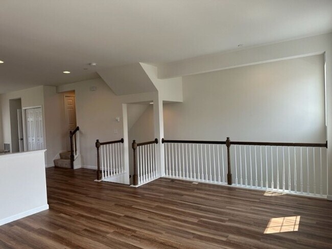 Foto del edificio - Experience comfortable living at this thre...