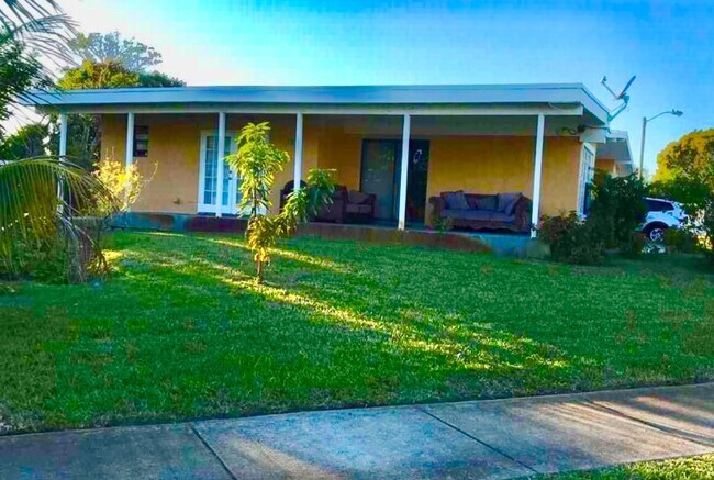 Building Photo - 1430 NE 41st Dr