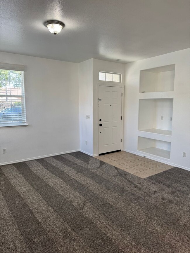 Building Photo - Single Family Home