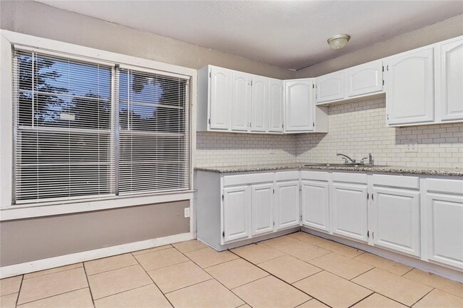 Building Photo - 3015 Dacca Dr