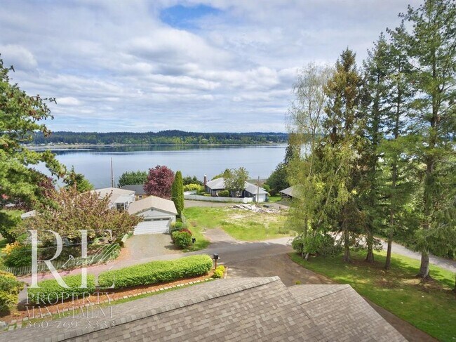 Building Photo - Bright View Home in the Heart of Silverdale on a Quiet Dead-End Road