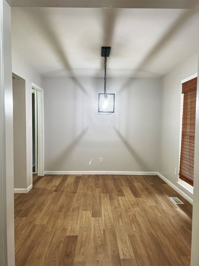 Building Photo - Fully Renovated 3 Bedroom / 2 Bathroom GEM...