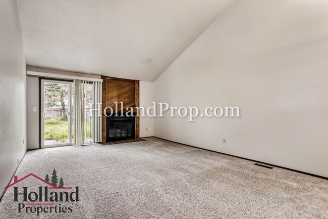 Photo - Great Tigard Duplex in Prime Location! Townhome