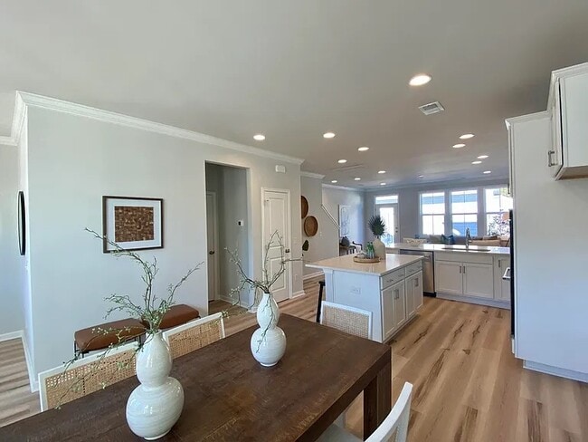 Living Space - 604 Southview Ln