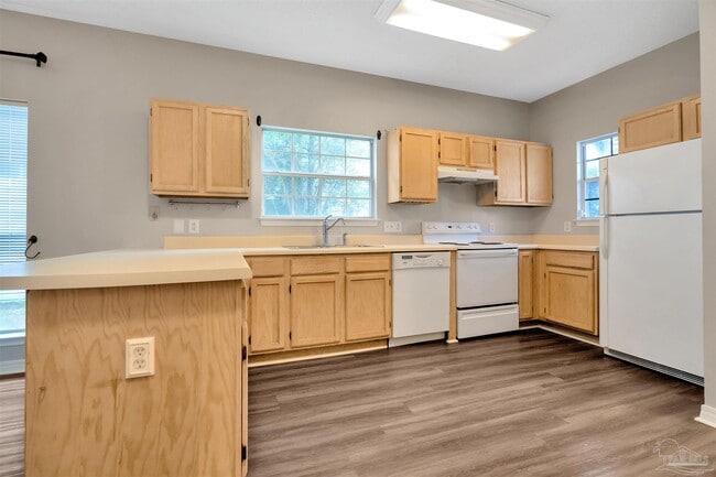 Building Photo - 208 Wildflower Ln