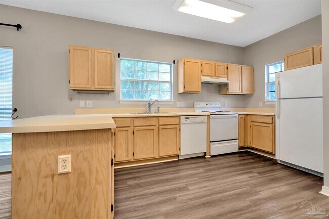 Foto del edificio - 208 Wildflower Ln