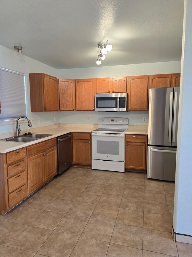 Building Photo - Nestled 3 bedroom, 2 bathroom on Orchard Mesa