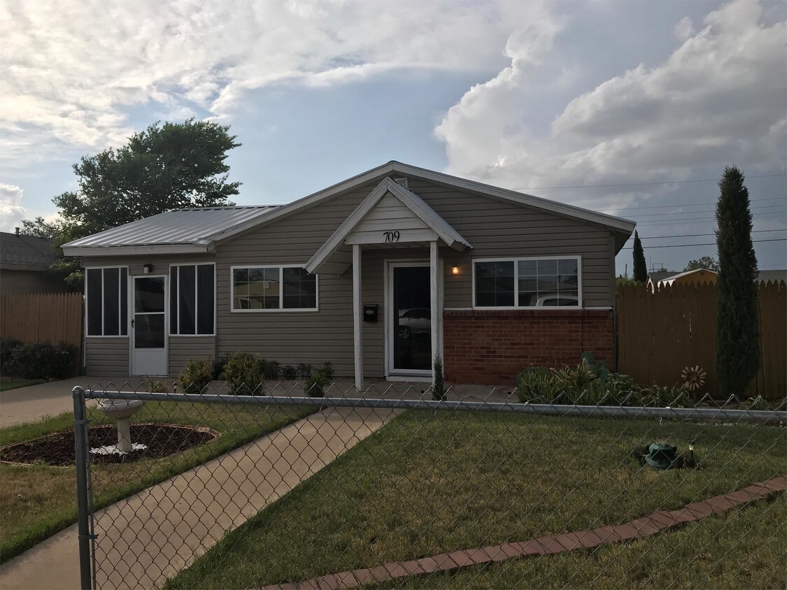 Foto principal - 709 Snyder St