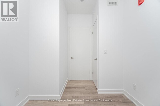 Building Photo - 5240 Dundas St