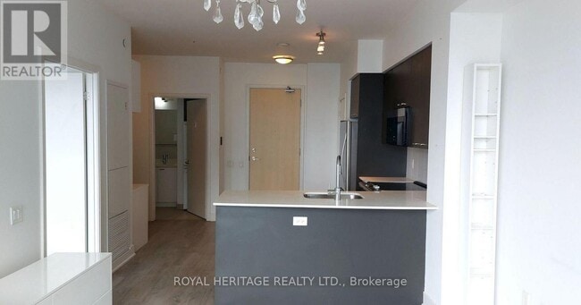 Building Photo - 30 Roehampton Ave