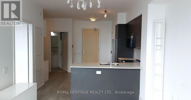 Photo du bâtiment - 30 Roehampton Ave