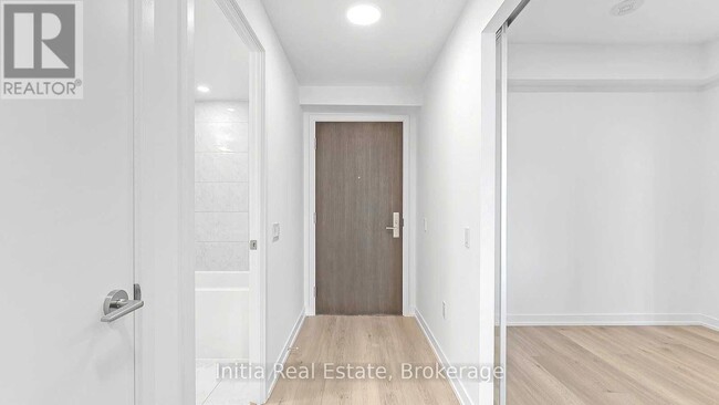 Building Photo - 39 Roehampton Ave