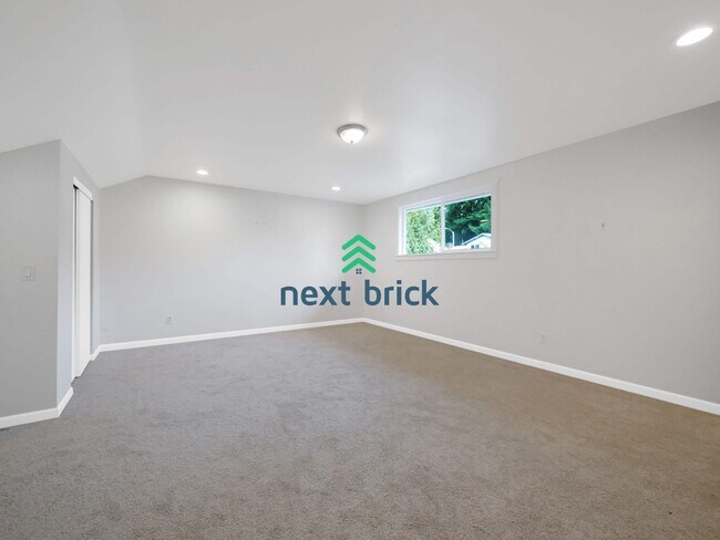 Foto del edificio - Beautiful 5-Bed Single-Family Home in Prime Kirkland Location!