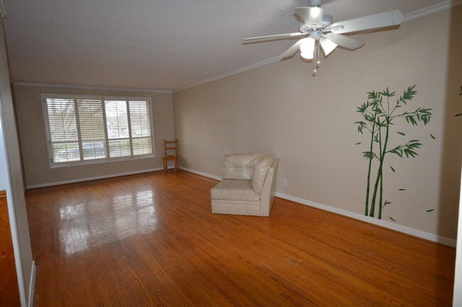 WOOD FLOORS BIG WINDOWS - 876 Reytan Blvd