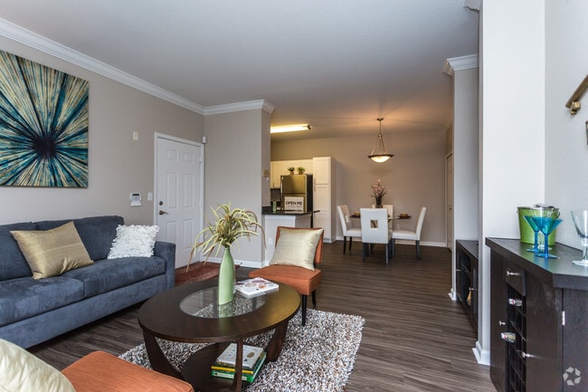 2BR, 1BA - Cannes - Regatta