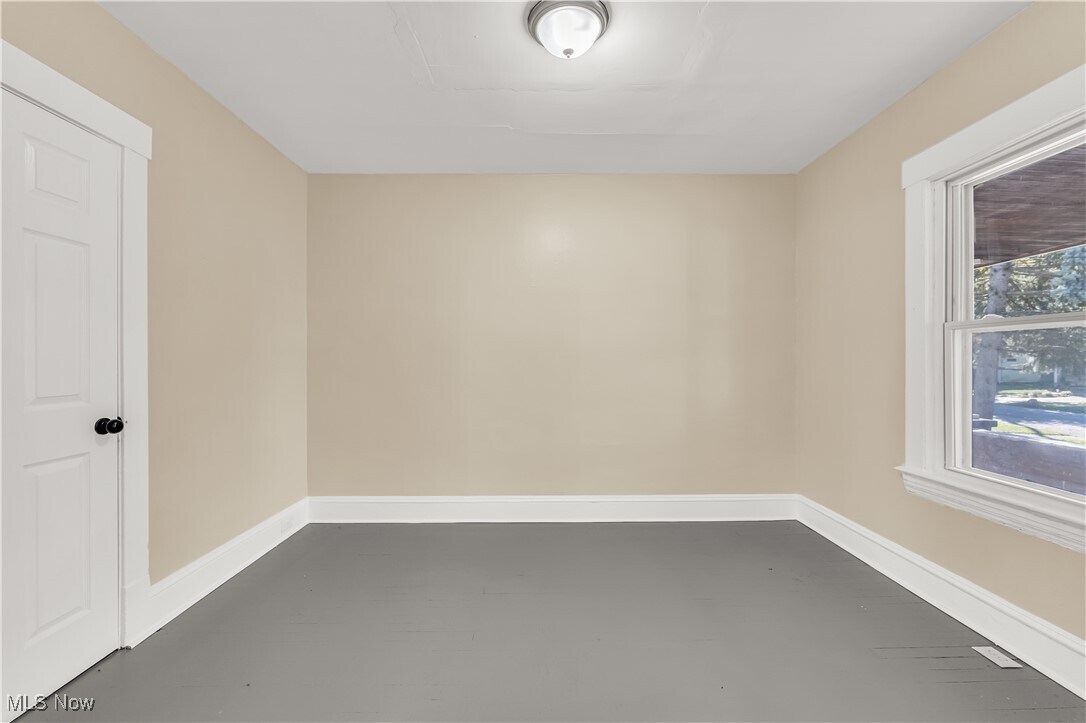 3865 W 16th St Cleveland, OH 44109 – photo 5