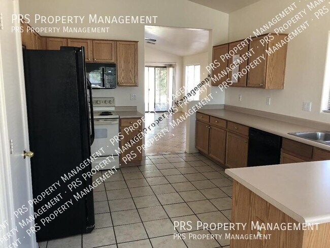 Building Photo - New Listing