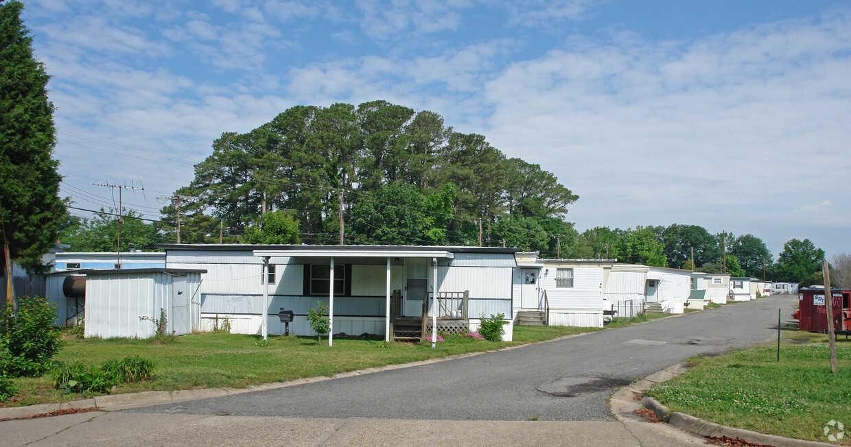 Primary Photo - Christopher Newport Estates