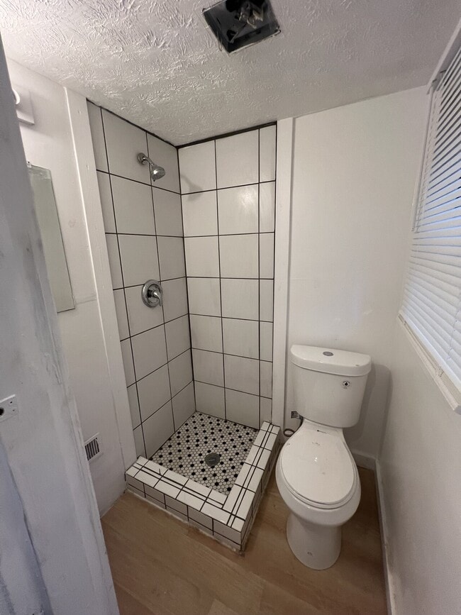 Foto del edificio - 718 S Main St