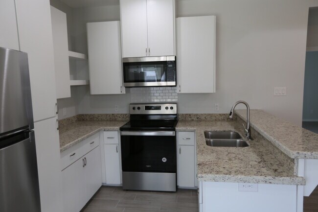Building Photo - 1205 W Heritage Dr