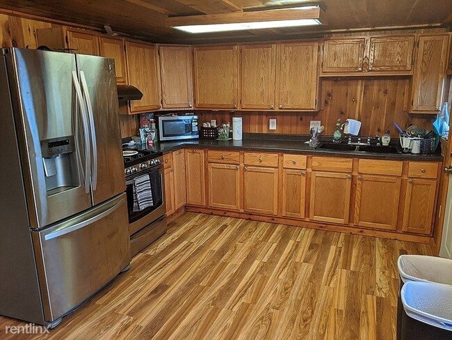 Building Photo - 1 br, 1 bath House - 21021 Juno Avenue North