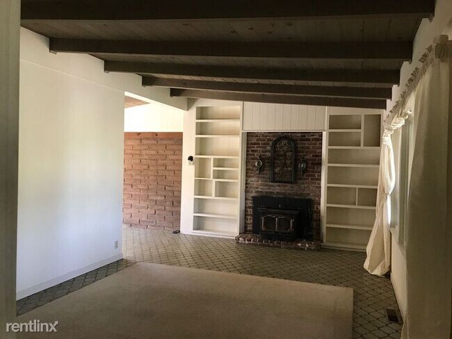Foto del edificio - 3 br, 2 bath House - 281 Castle Hill Ranch Rd