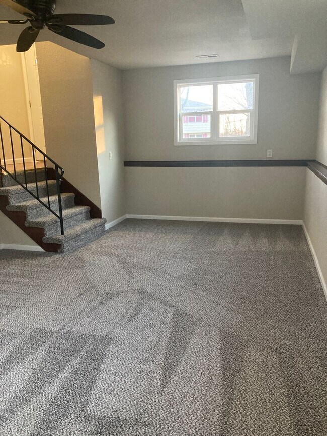 Building Photo - Newly updated 3 Bedroom 1 Bathroom Townhouse