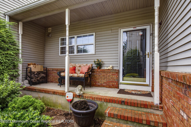Building Photo - 86 Richmond Ct S